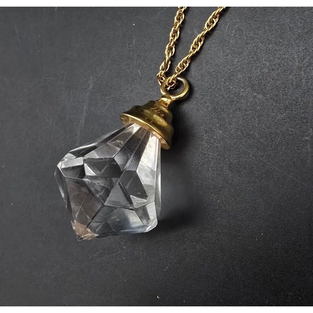 Avon Faceted Brilliance Pendant Necklace Gold Tone Long Chain Vintage Jewelry - Picture 5 of 5